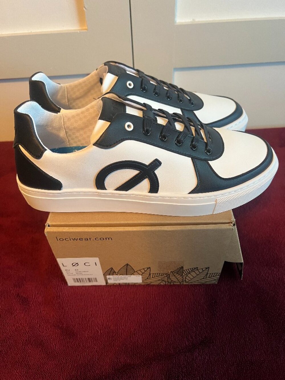 LØCI Seven Vegan Sneakers White & Black Men's 10 / Women's 11